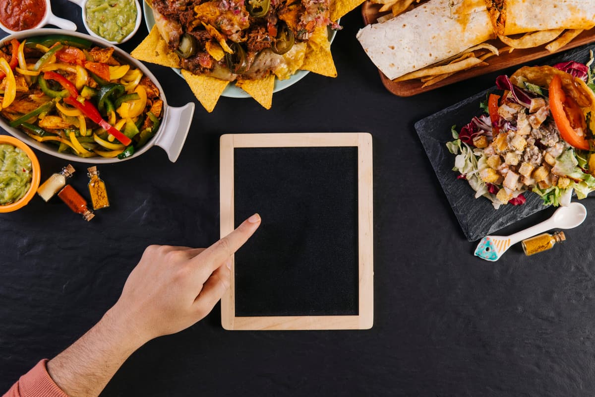 From Dining to Digital : Mastering the art of Restaurant Branding
